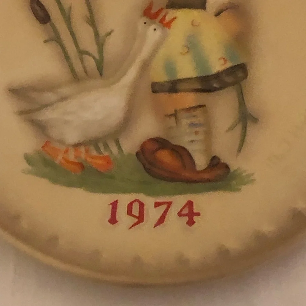 Goebel Hummel 1974 Decorative Plate Girl with Geese Porcelain Bas Relief - Picture 3 of 15